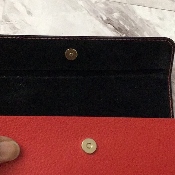 GUESS eyeglass replacement, red sunglasses case - Picture 4 of 4